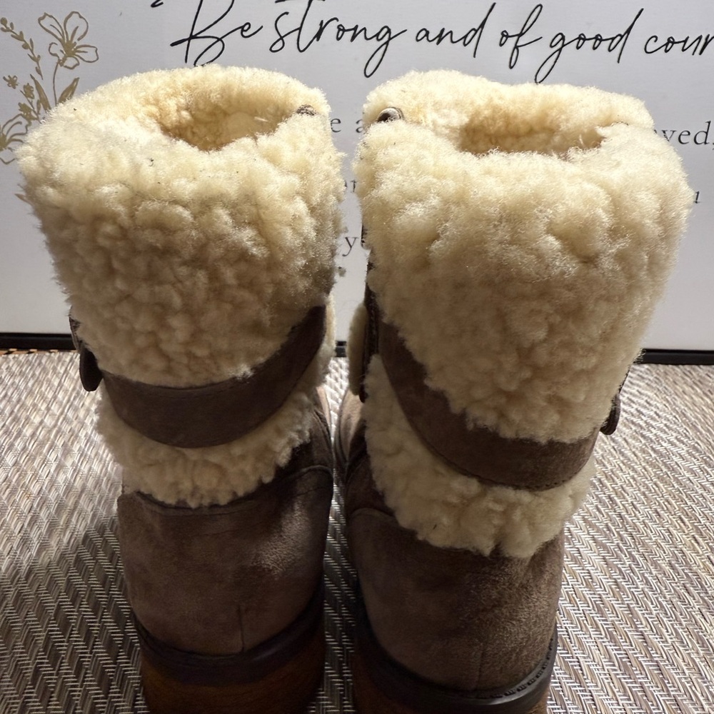 UGG Shearling-Lined Boots in Brown and Cream *** Like New***Women SZ 8 Box 3 - Picture 4 of 6